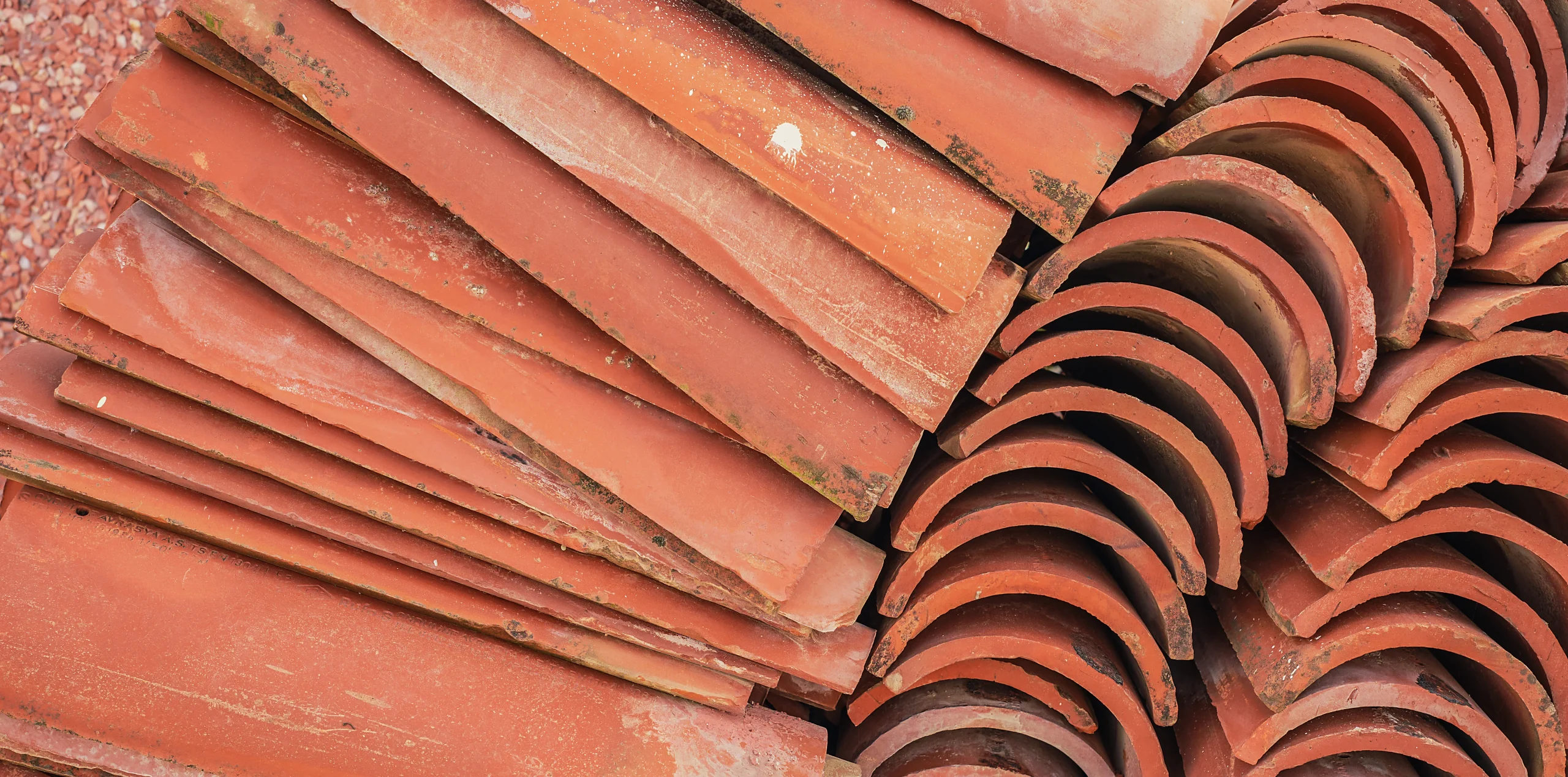 Toiture rénovée en tuiles par FRM Couverture à Chénérailles